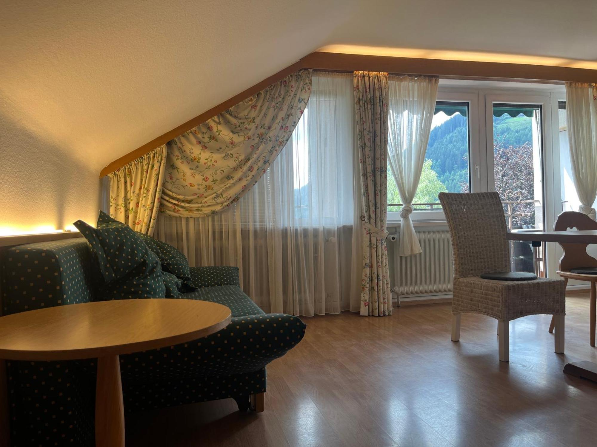 Goldener Hahn B&B Baiersbronn - Ferienwohnungen Mit Hotel Service Nahe Gartenschau Tal X Pokój zdjęcie