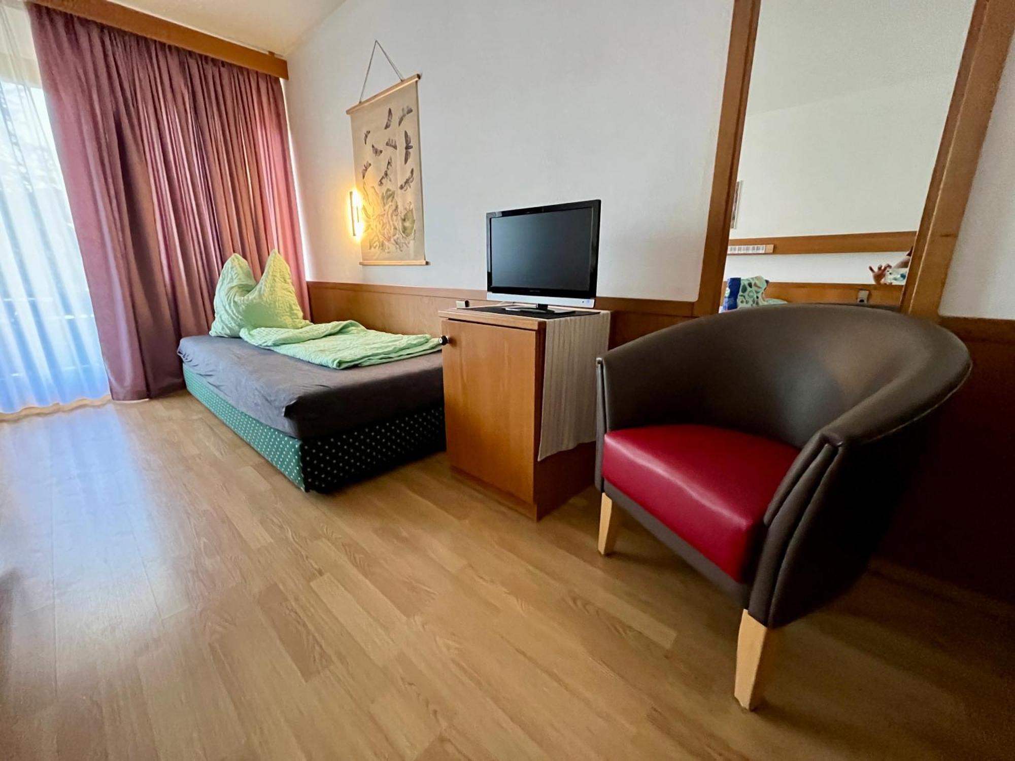 Goldener Hahn B&B Baiersbronn - Ferienwohnungen Mit Hotel Service Nahe Gartenschau Tal X Pokój zdjęcie