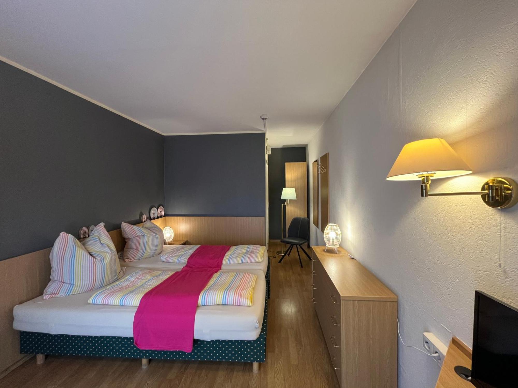 Goldener Hahn B&B Baiersbronn - Ferienwohnungen Mit Hotel Service Nahe Gartenschau Tal X Pokój zdjęcie