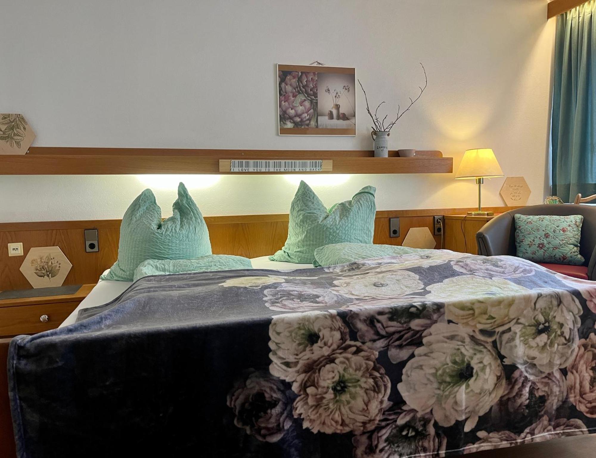 Goldener Hahn B&B Baiersbronn - Ferienwohnungen Mit Hotel Service Nahe Gartenschau Tal X Pokój zdjęcie