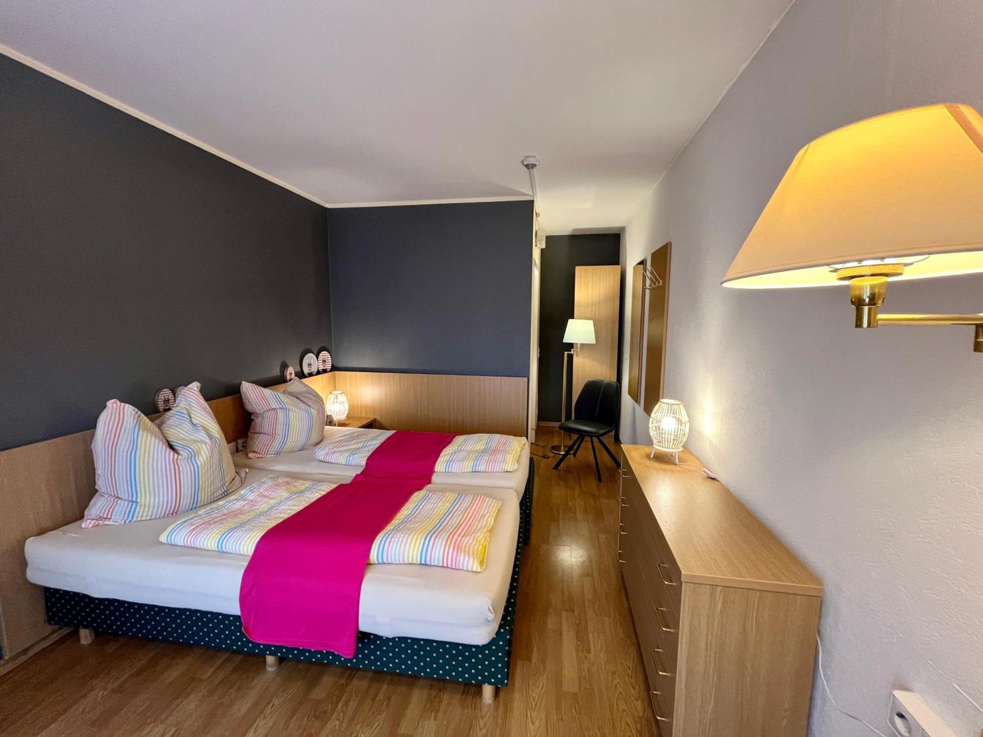 Goldener Hahn B&B Baiersbronn - Ferienwohnungen Mit Hotel Service Nahe Gartenschau Tal X Pokój zdjęcie